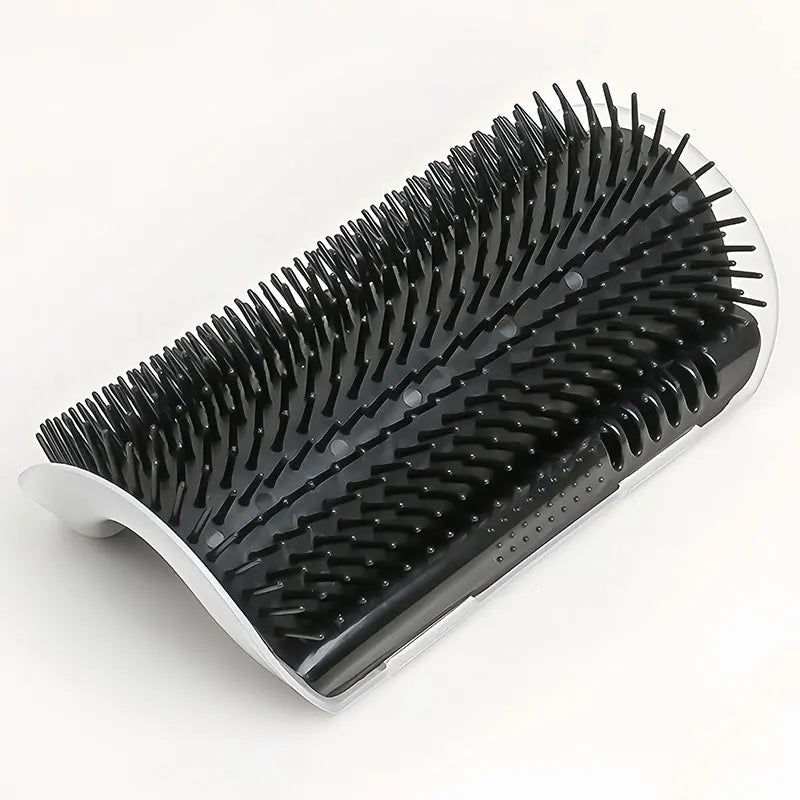 Griffoir et brosse de massage pour chat